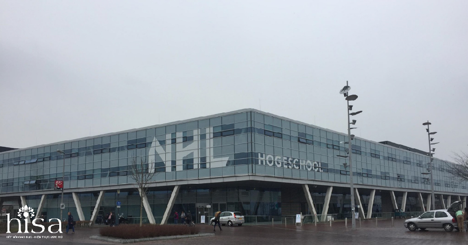 HISA đi thực tế tại đại học khoa học ứng dụng NHL Stenden-01
