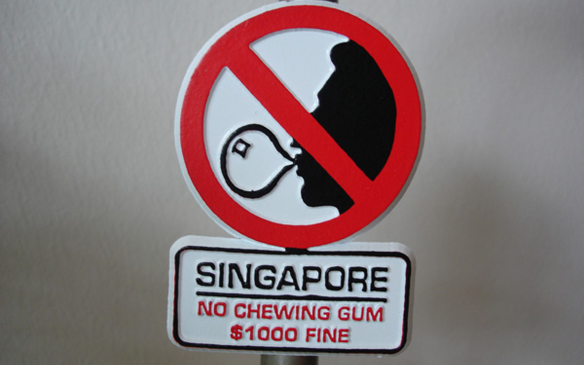 phạt lạ khi đặt chân tới singapore