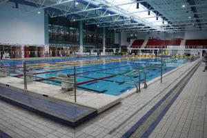 Khu vực hồ bơi tại campus đại học Limerick
